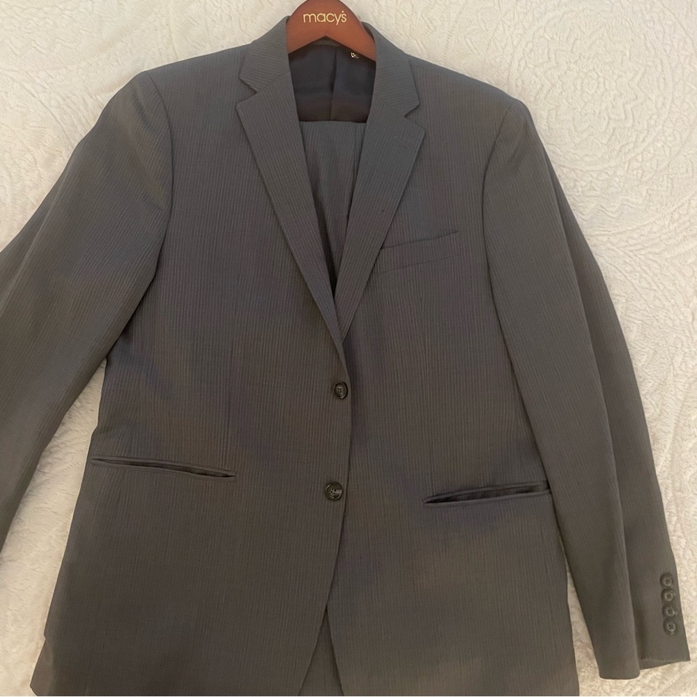 Donald Trump 100% Wool Grey Pin-Striped 2-piece suit